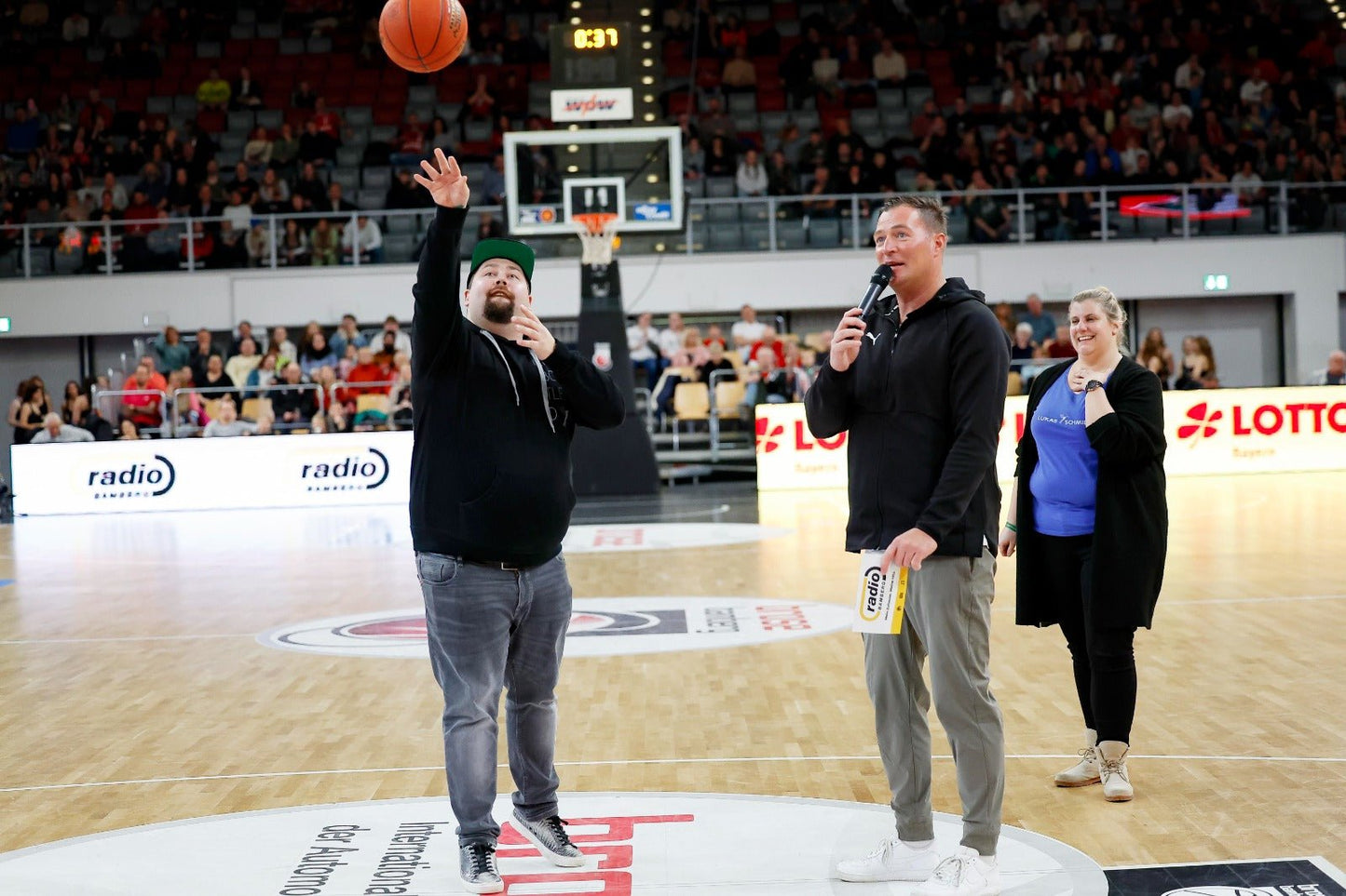 Lifestylemarke LUKAS SCHMIDT verlängert Zusammenarbeit mit den BAMBERG BASKETS in der Brose Arena vorzeitig - Lukas Schmidt Wein