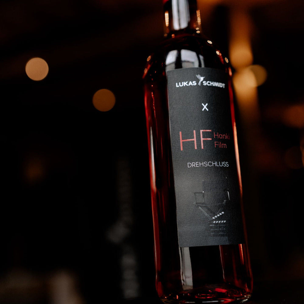 LUKAS SCHMIDT und Lukas Hankofer von Hanki Film präsentieren gemeinsam den Roséwein "Drehschluss" - Lukas Schmidt Wein