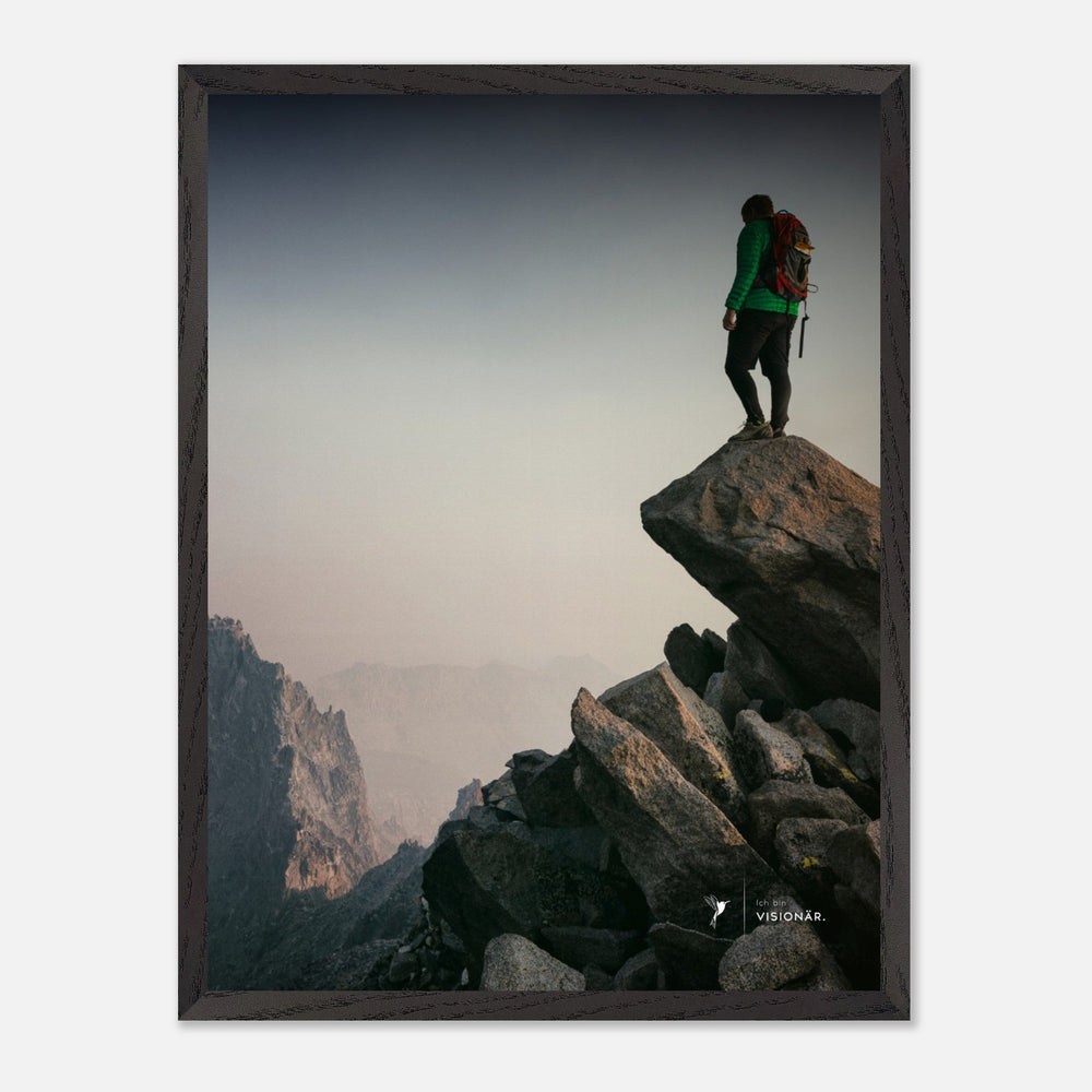 VISION PLACE BERGSTEIGER Premium - Poster aus halbmattem Premium - Papier mit Holzrahmen 45x60 cm - Lukas Schmidt Wein