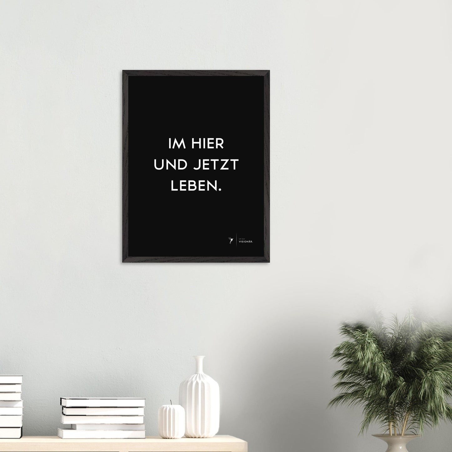 
                  
                    IM HIER UND JETZT LEBEN Premium - Poster aus halbmattem Premium - Papier mit Holzrahmen 45x60 cm - Lukas Schmidt Wein
                  
                