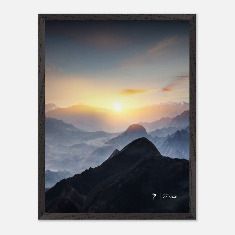 VISION PLACE GIPFELMÄDCHEN Premium - Poster aus halbmattem Premium - Papier mit Holzrahmen 45x60 cm - Lukas Schmidt Wein