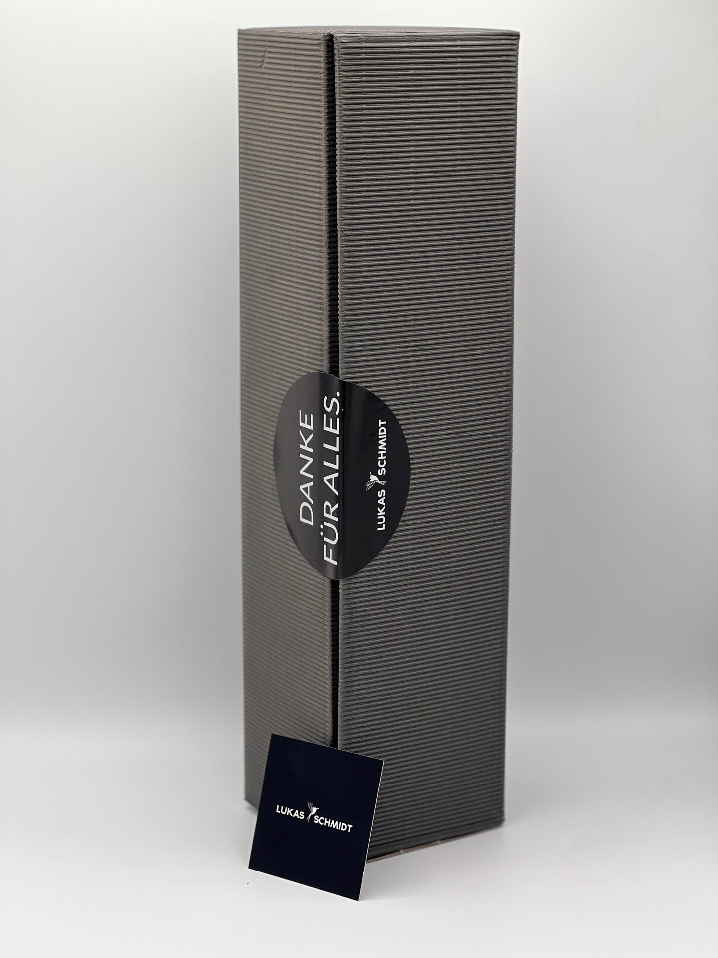 LUKAS SCHMIDT - Geschenkkarton ONE – Stilvoll. Elegant. Charaktervoll. - Lukas Schmidt Wein