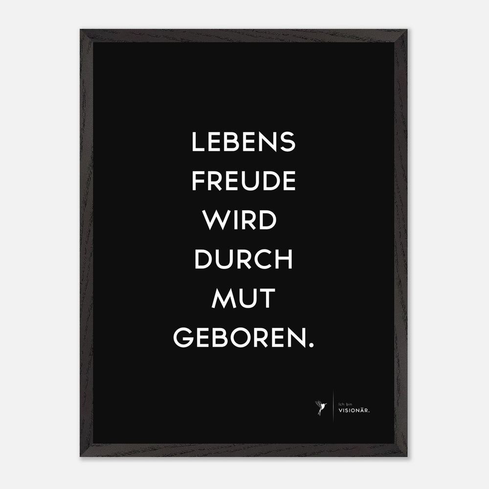 LEBENSFREUDE WIRD DURCH MUT GEBOREN II Premium - Poster aus halbmattem Premium - Papier mit Holzrahmen 45x60 cm - Lukas Schmidt Wein