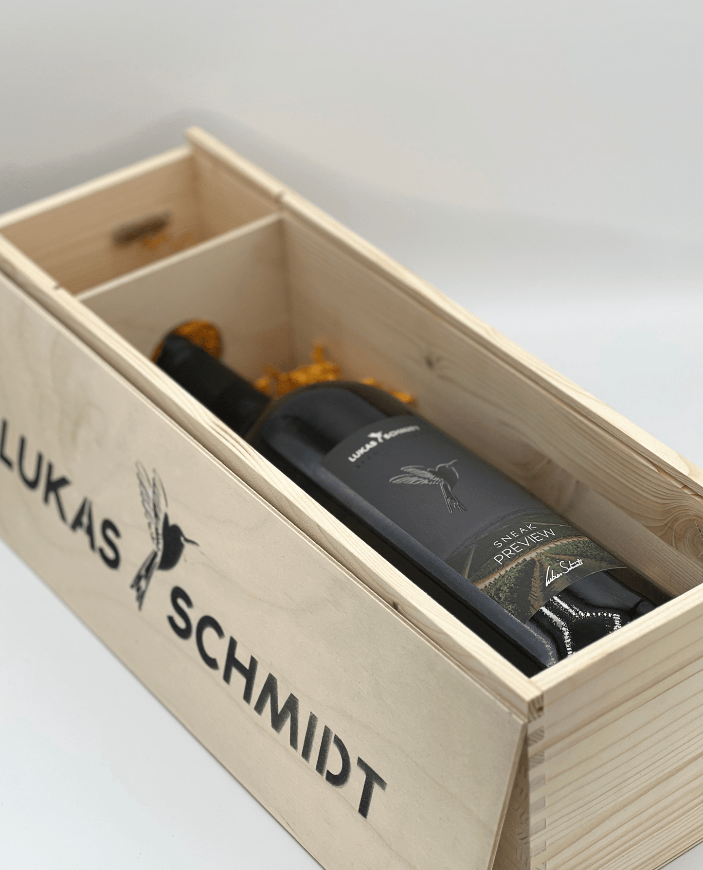 LUKAS SCHMIDT - Paket | "Big Bottle Überraschung." | Eine 1,5l Magnumflasche Sneak Preview in der wertvollen Holzbox - Lukas Schmidt Wein